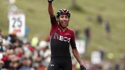 Egan Bernal da sus primeros pasos tras casi perder la vida