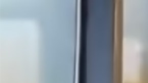 Las olas derribaron a los pasajeros que se sentaban más adelante.