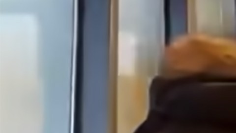 Las olas derribaron a los pasajeros que se sentaban más adelante.