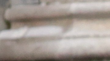 El ataúd de Mora fue trasladado al interior de la catedral por sus propios compañeros de la comisaría 32 de Harlem.