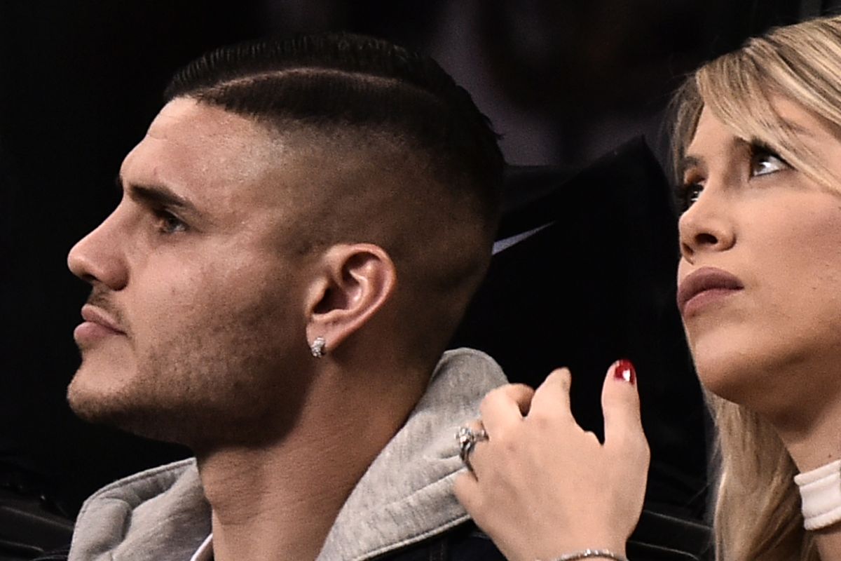 The player's wife, Wanda Nara, reposted a family photo after more breakup rumors.