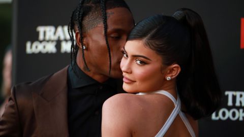 Kylie Jenner revela el nombre de su nuevo bebé con Travis Scott y es Wolf Webster.