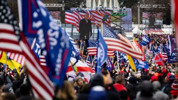 Después del mitin del presidente Trump el 6 de enero del 2021, sus seguidores irrumpieron con violencia en el Capitolio.