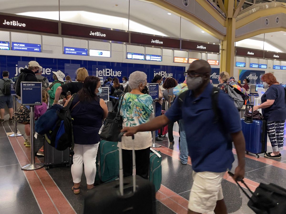 Pasajeros de JetBlue en el Ronald Reagan Washington National Airport (DCA), en Arlington, Virginia.