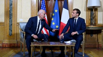 Emmanuel Macron & Joe Biden