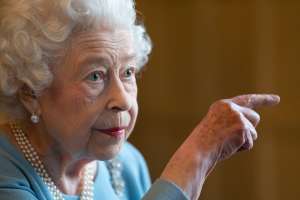 Desmienten información sobre supuesta muerte de la reina Isabel II; aún se recupera de covid-19
