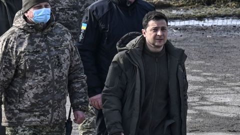 El presidente ucraniano, Volodymyr Zelensky, enviará a una comitiva a negociar con Rusia.