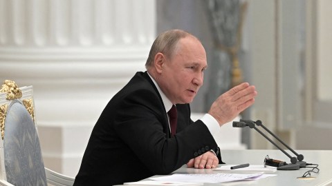 Vladimir Putin escala su postura contra países de Occidente.