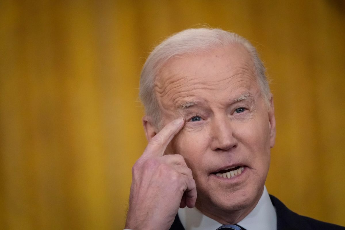 El presidente Biden defiende las sanciones financieras contra Rusia.