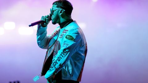 Anuel: se ríen de su frente y le insinúan que debería ponerse un injerto de cabello