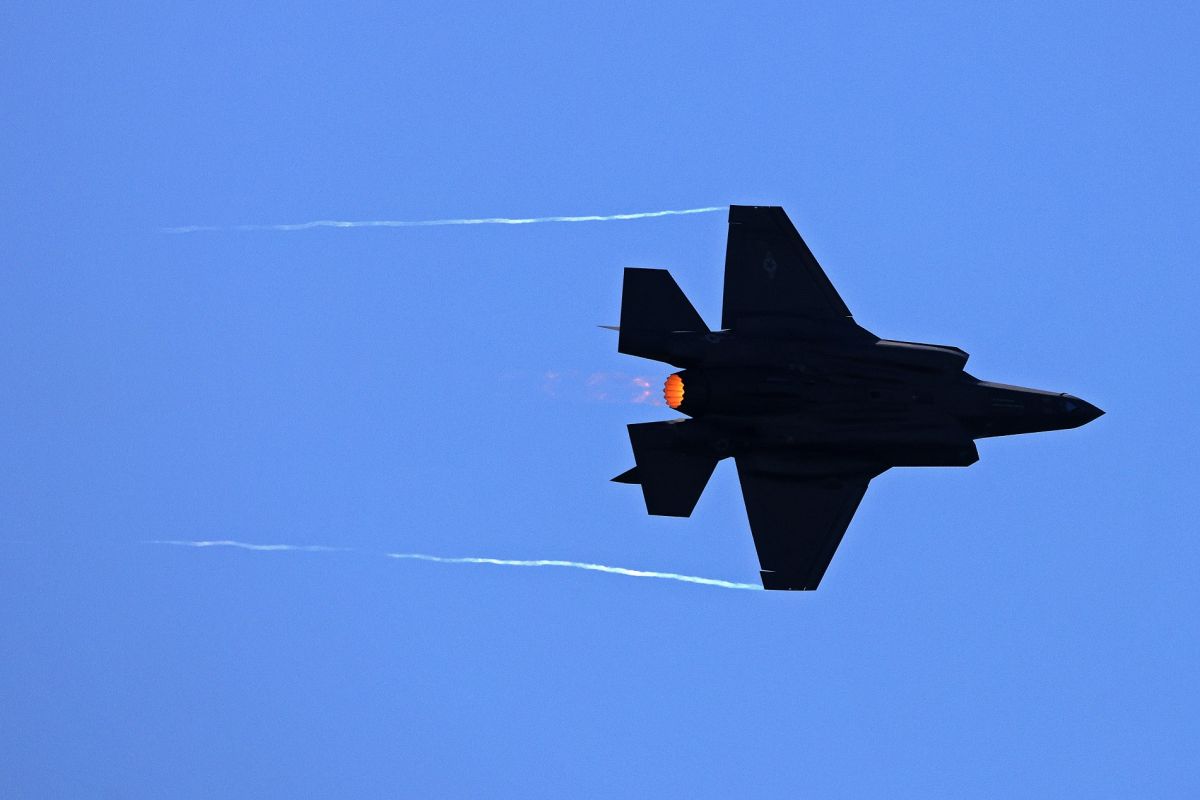 El avión terminó estrellado en el USS Carl Vinson.