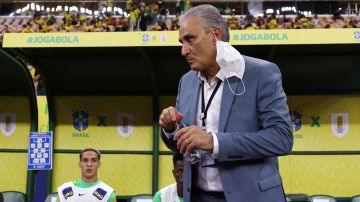 Tite dirige a Brasil en encuentro ante Uruguay por las eliminatorias sudamericanas a Qatar 2022.