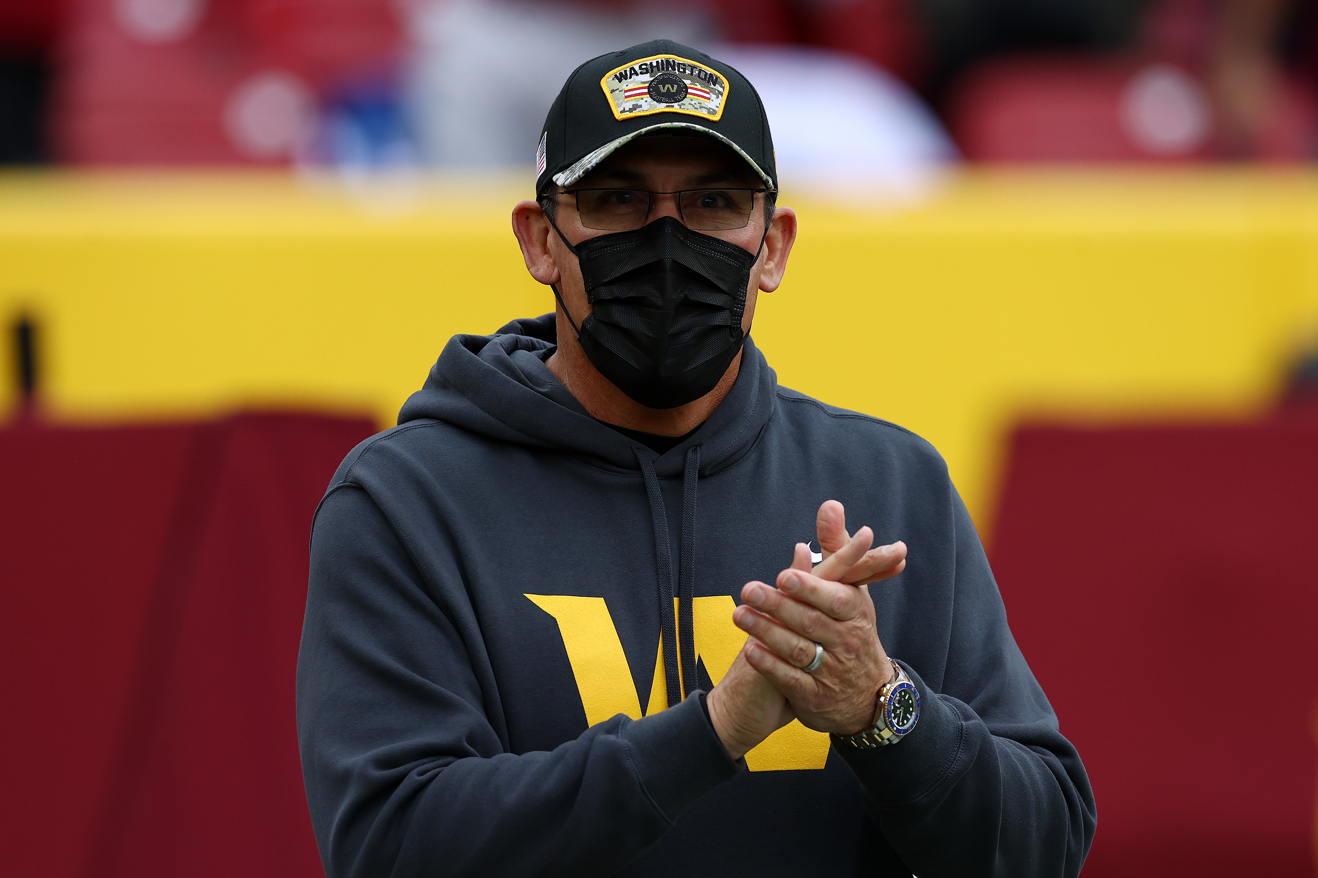 Entrenador hispano de Washington Ron Rivera respaldó demanda de Brian Flores contra la NFL