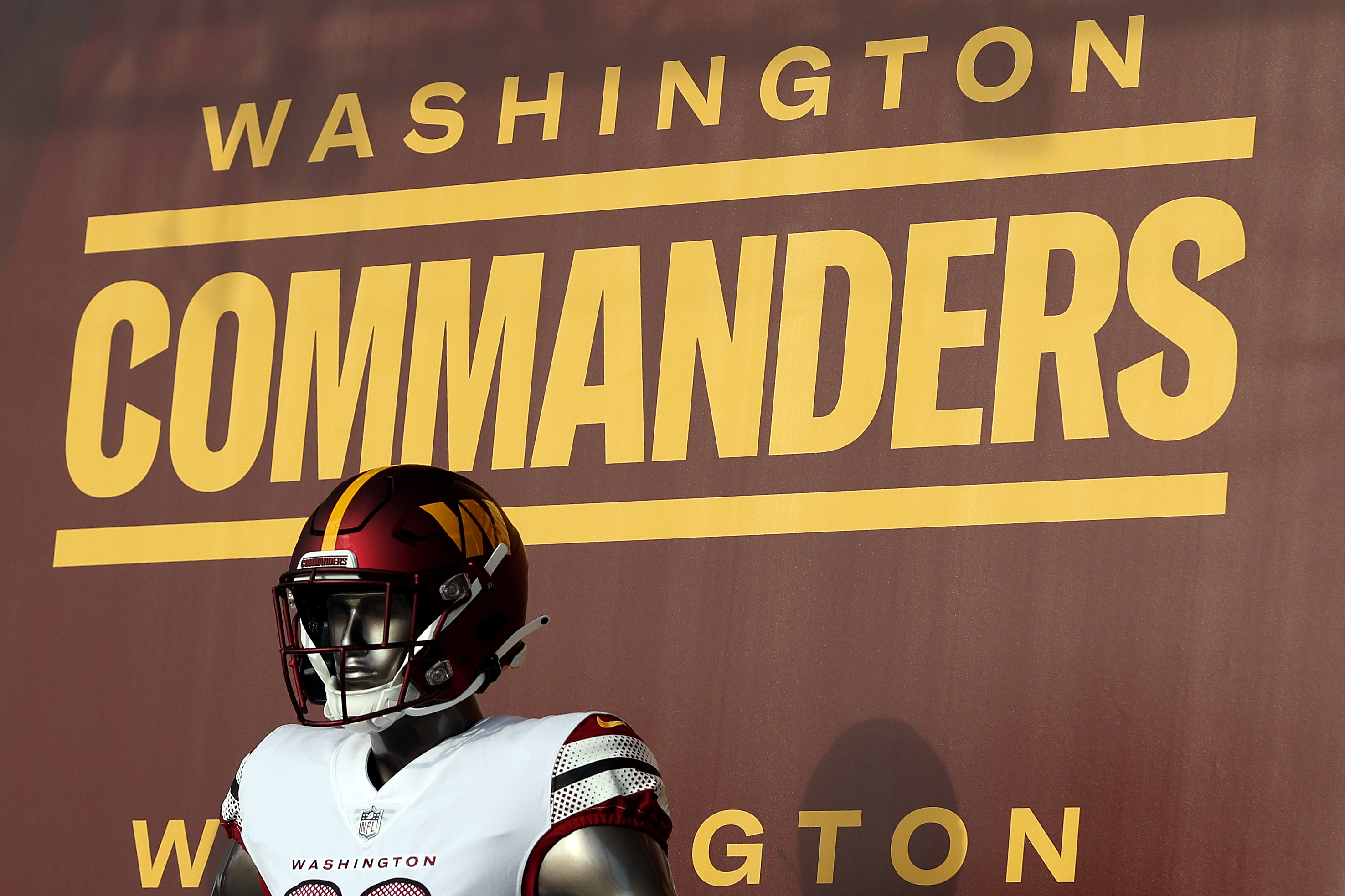 Washington presentó a 'Commanders', el nuevo nombre de su franquicia en la  NFL - El Diario NY