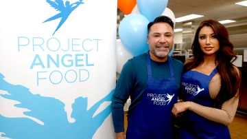 Oscar De La Hoya Celebrates His Birthday With Holly Sonders By Volunteering At Project Angel Food