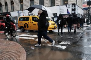 Nieve en el norte de Nueva York: primeros copos de la temporada hoy; anuncian lluvia y más frío en NYC