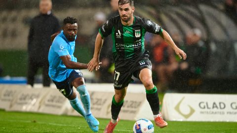 Garuccio (R) colaboró con dos goles para el Western United FC este fin de semana.