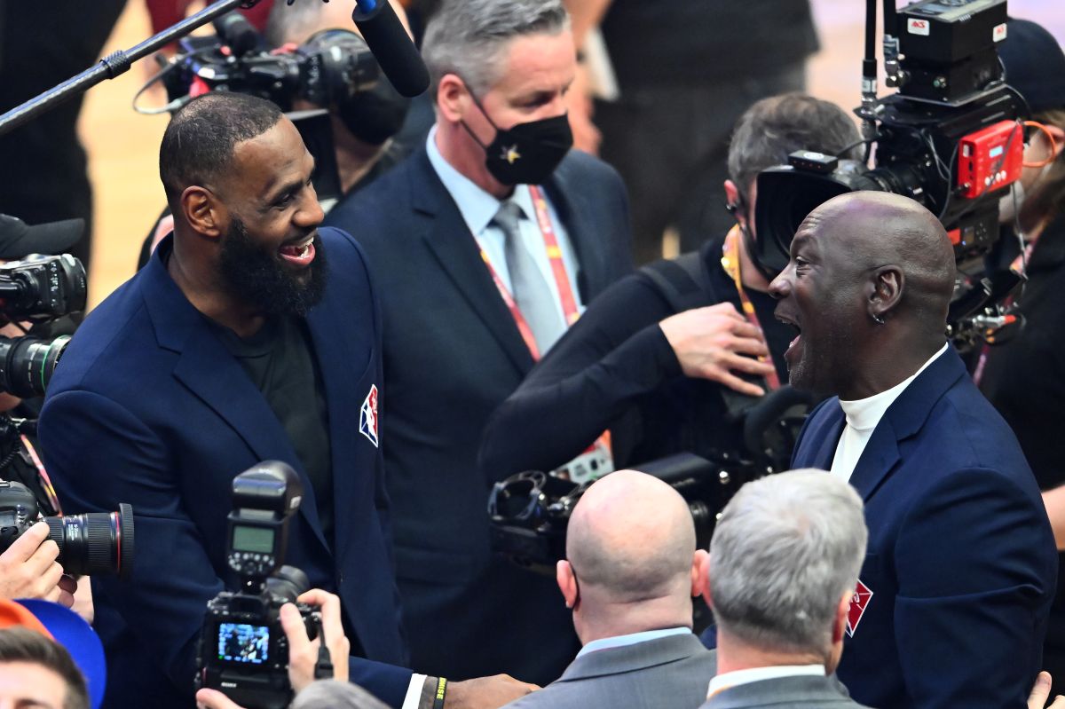 Lebron James Y Michael Jordan Enaltecieron Al Mundo Con Peculiar Abrazo