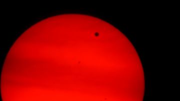 Venus se logra visualizar como un pequeño punto negro.