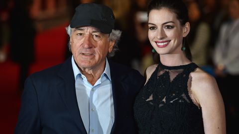 Robert De Niro y Anne Hathaway protagonizaron "Pasante de moda"