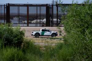 Arrestan a 27 inmigrantes en la frontera de Texas durante operaciones contra tráfico humano
