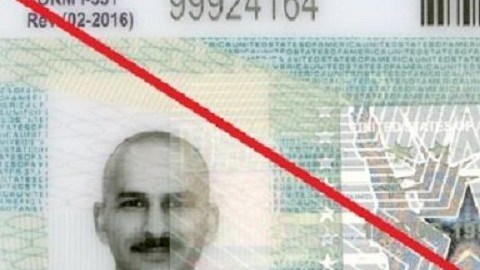 La propuesta de "carga pública" de Trump habría complicado la obtención de la 'green card'.