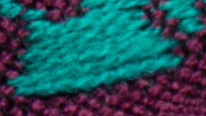 Huevos con salsa roja y rajas