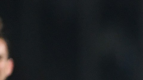 Kalidou Koulibaly disputando un balón con Adama Traoré.