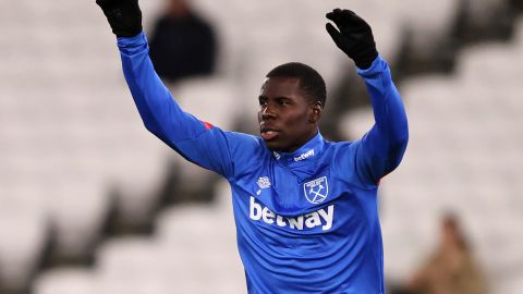 West Ham United se pronuncia sobre el video de Kurt Zouma pegándole a su gato