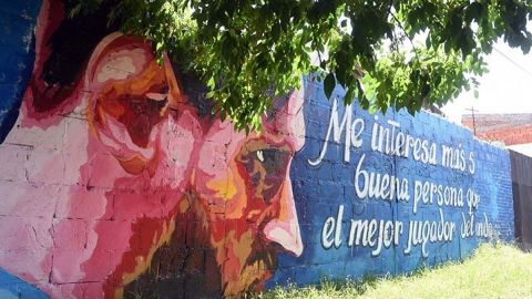 Existen varios murales con el rostro de Messi en la ciudad que lo vio nacer.