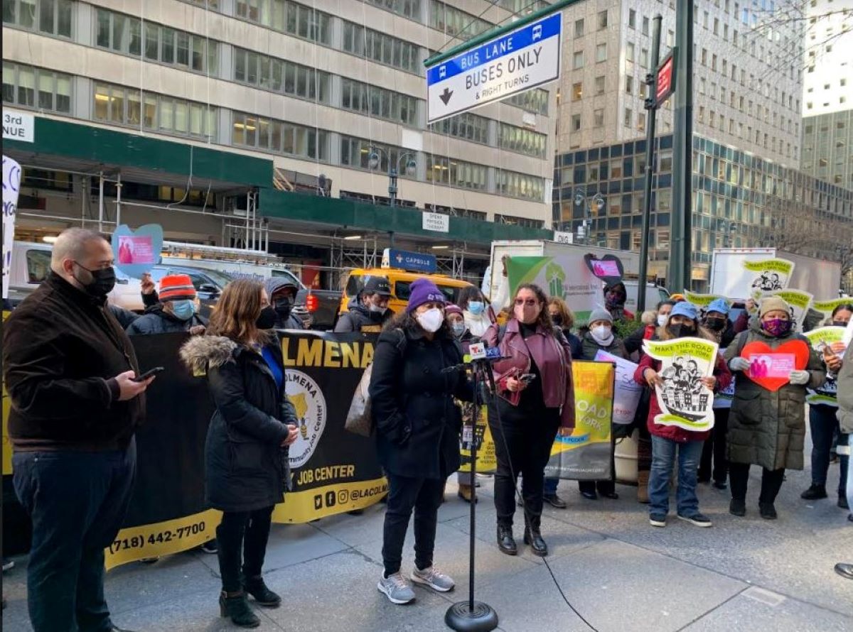 La manifestación en NYC se realizó en frente de las oficinas de la Gobernadora en Manhattan. 