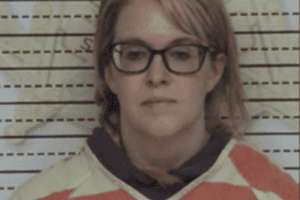 Madre, líder de grupo escolar en Tennessee, habría violado a 9 estudiantes; enfrenta 23 cargos criminales