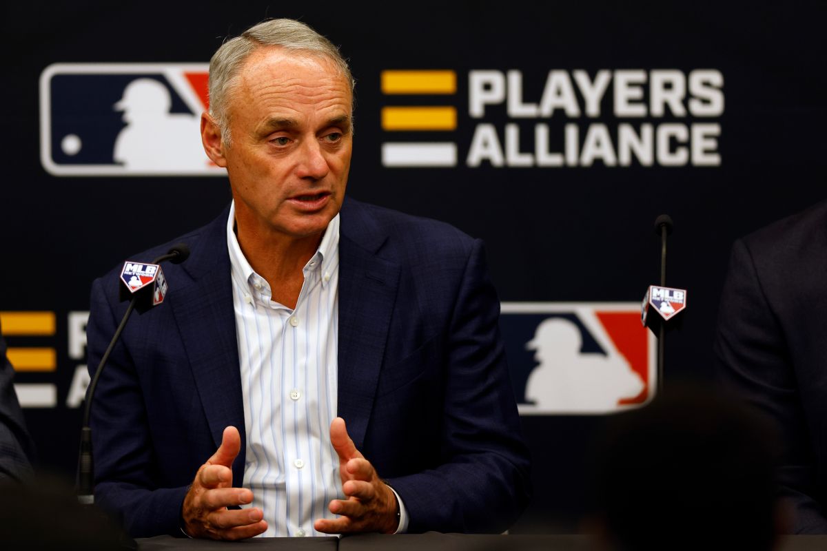Rob Manfred, comisionado de MLB llegó a Florida para negociar personalmente con la MLBPA. 