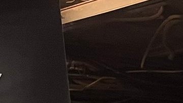 La directora de atención al cliente de la MTA, Sarah Meyer, en la mesa ubicada en Grand Central.