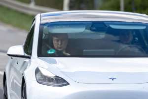 Tesla revisará 817,000 vehículos por problema en los cinturones de seguridad