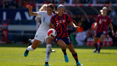 En la SheBelieves Cup se vivió un momento surrealista luego de que una jugadora de Nueva Zelanda anotara un hat-trick de autogoles.