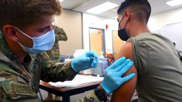 Covid: Ejército de EE.UU. separará a soldados que se niegan a vacunarse