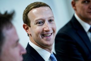 Hombre de Perú demanda a Mark Zuckerberg; exigen $300 mil por dejarlo sin Facebook durante un mes