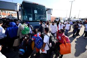Más de 300 migrantes fueron hallados hacinados en un tráiler al sur de México
