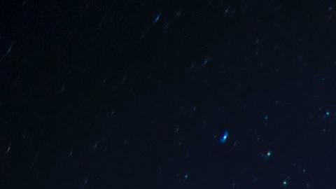 Han aparecido imágenes que muestran varios satélites destinados al internet de alta velocidad ardiendo en los cielos de Puerto Rico.