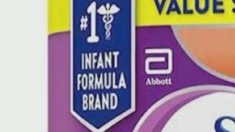 FDA advierte sobre fórmulas para bebés por aparición de bacteria; investigan si causó la muerte de un niño