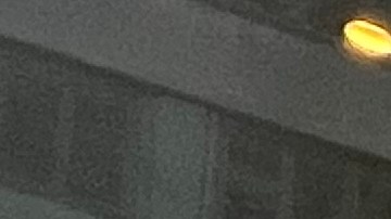 Manifestantes protestaron en la sede de la Gobernación por el plan de la Gobernadora Hochul de cambiar reformas a fianzas y edad penal