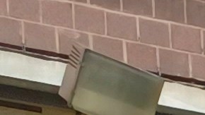 La boricua Lilian Oliver, residente de Williamsburg, veía este jueves las cenizas del apartamento arrasado por las llamas.