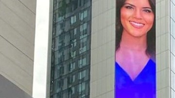 Francisca Lachapel se emociona al verse en Times Square