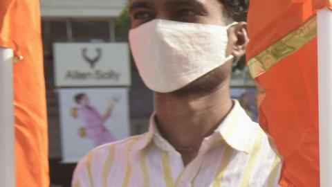 Miembros del grupo Indu Sena en Nueva Delhi. Sin embargo, en India también hay un grupo de presión que critica el silencio de sus autoridades respecto de condenar la guerra en Ucrania.