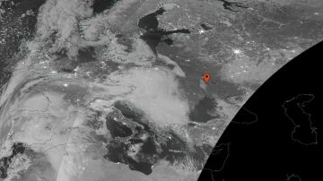Imagen tomada por Worldview, herramienta de la NASA, que muestra a Ucrania casi a oscuras.