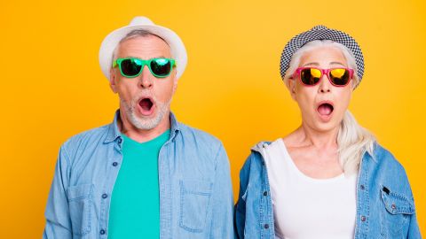 Adultos mayores con aspecto juvenil