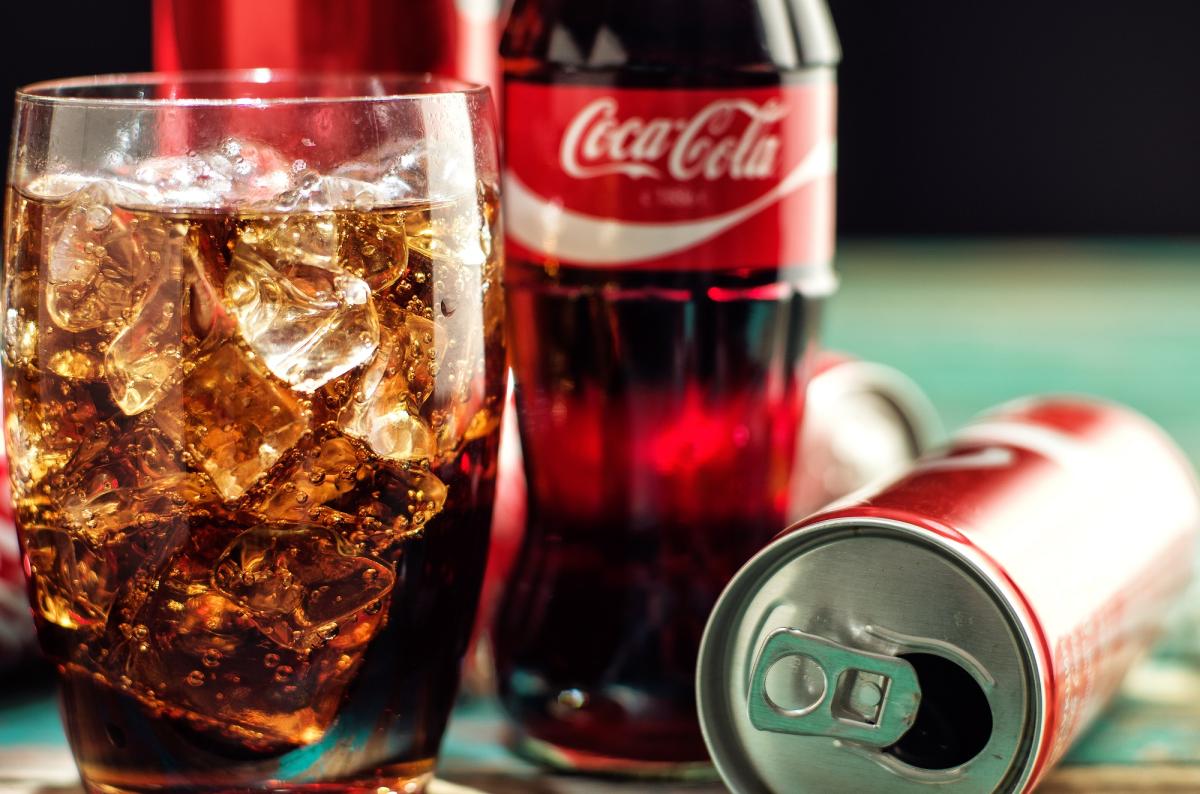 ¿Qué pasa si una persona toma mucha Coca Cola