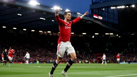 Cristiano Ronaldo se quedará en Manchester United aunque no clasifiquen a la Champions