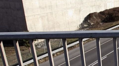 Niño de 13 años al volante choca contra autobús que transportaba a un equipo de golf en Texas